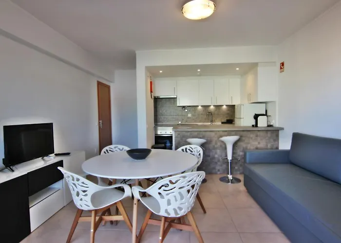 Apartament Amendoeiras I - *